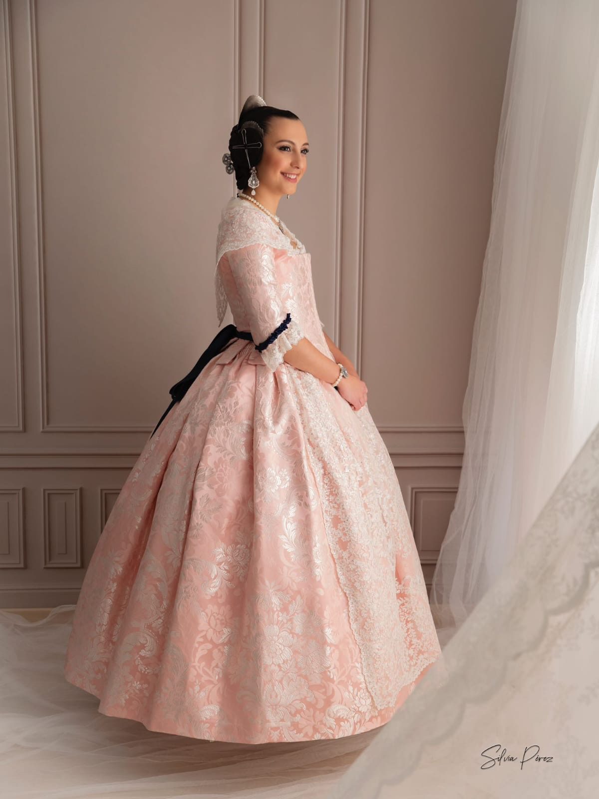 Traje de fallera hecho en Segles Indumentaria 