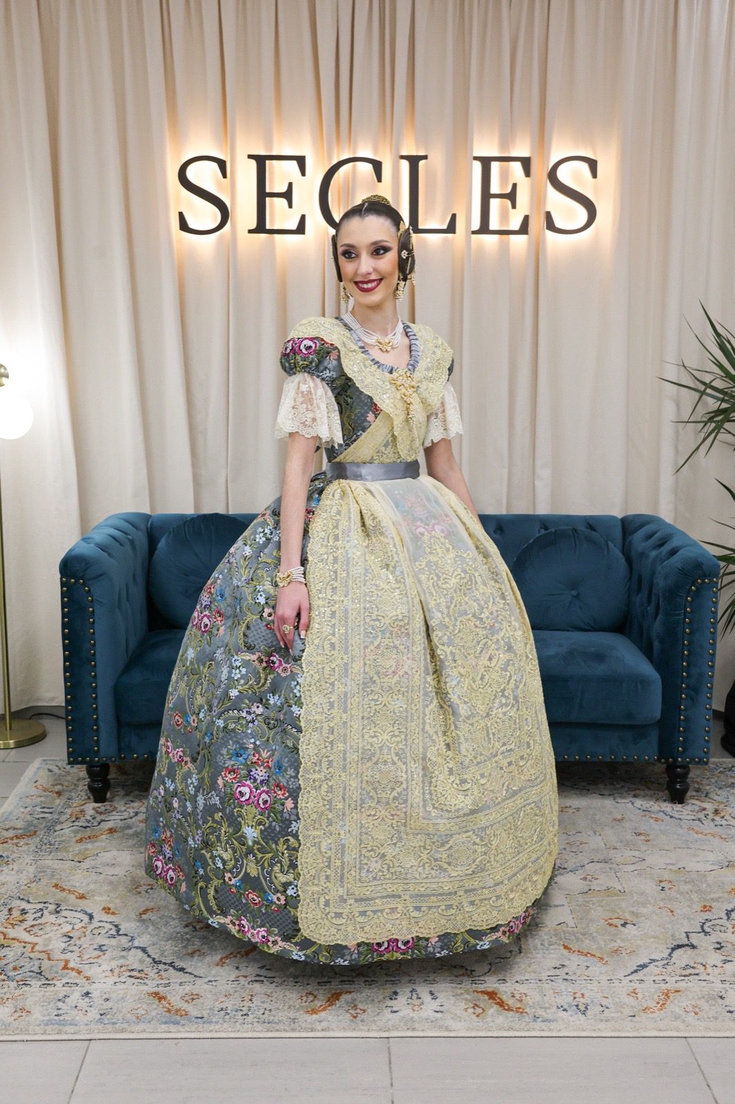 Traje de fallera hecho en Segles Indumentaria