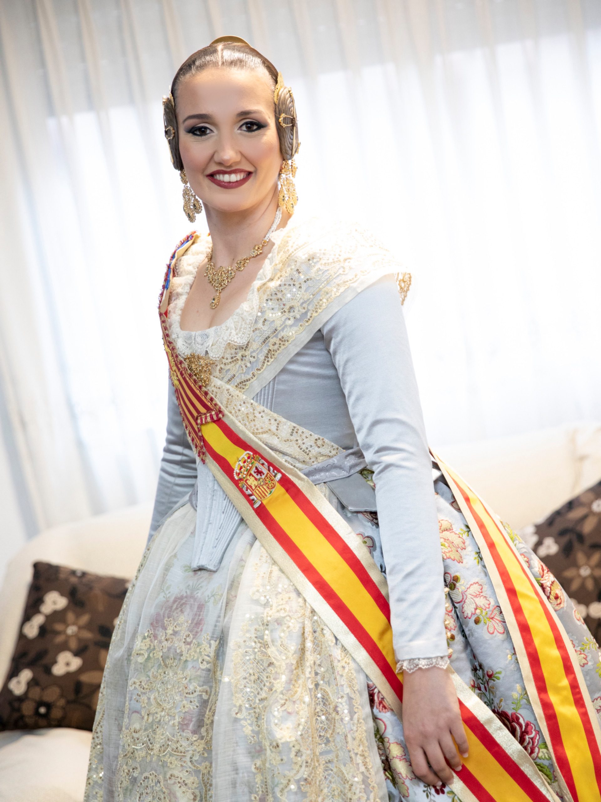 Laura Mengó, FMV vestida por Segles Indumentaria