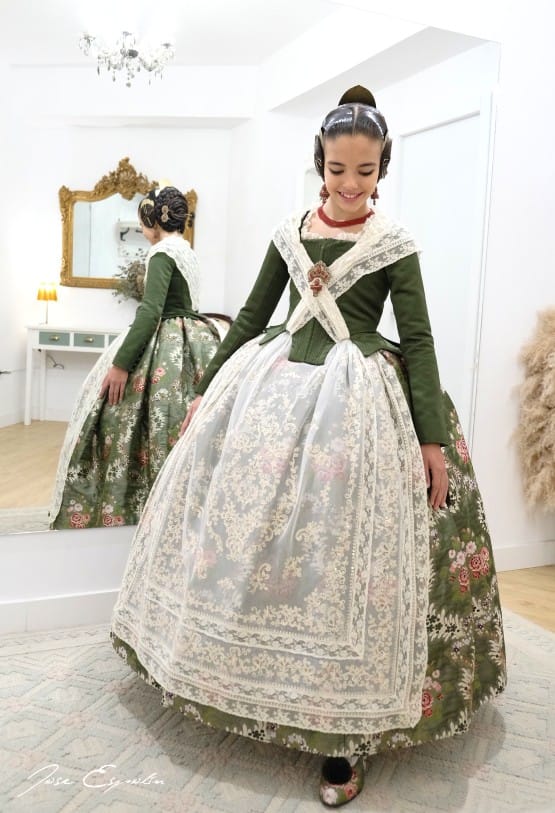 Paula Nieto, Fallera Mayor Infantil de Valencia vestida por Segles Indumentaria 