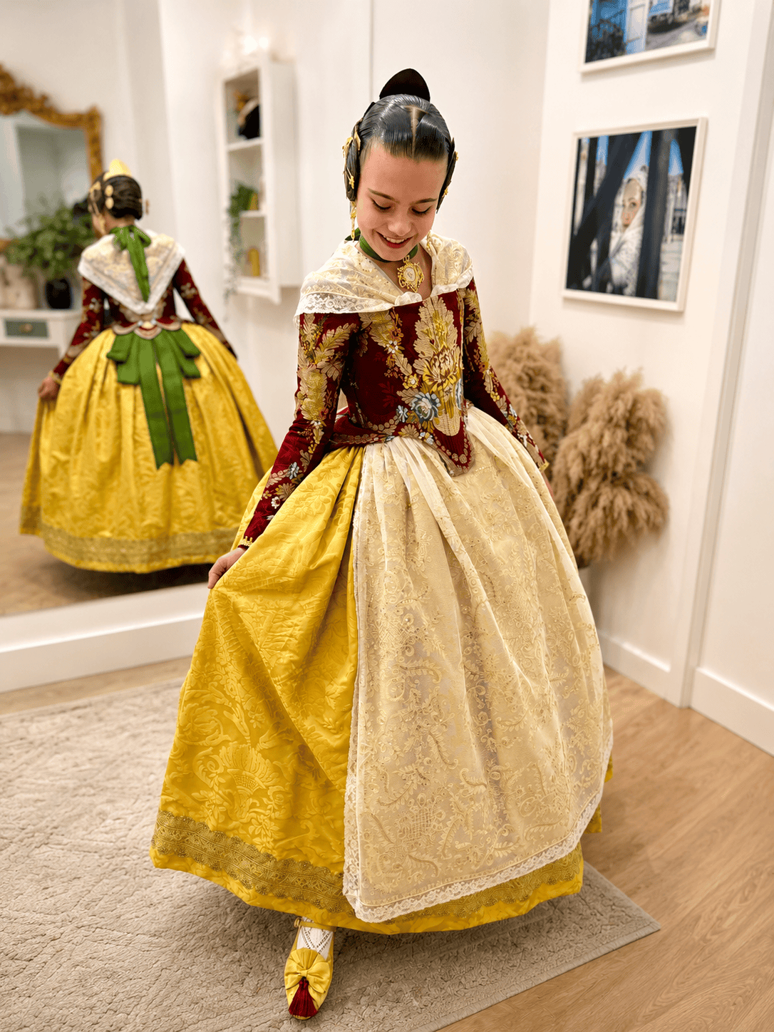 Marina García, Fallera Mayor Infantil de Valencia vestida por Segles Indumentaria 
