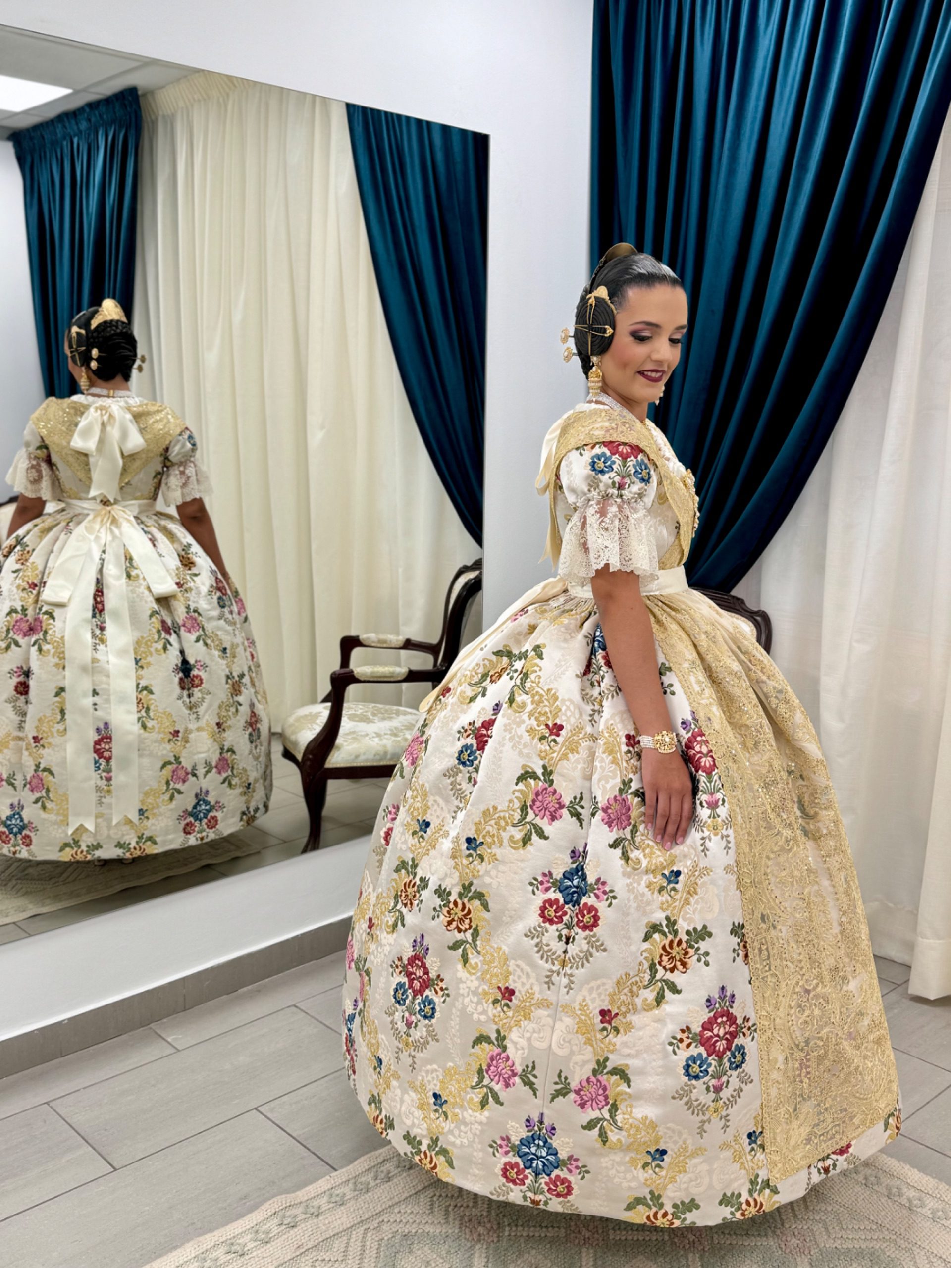 Traje de fallera hecho en Segles Indumentaria 