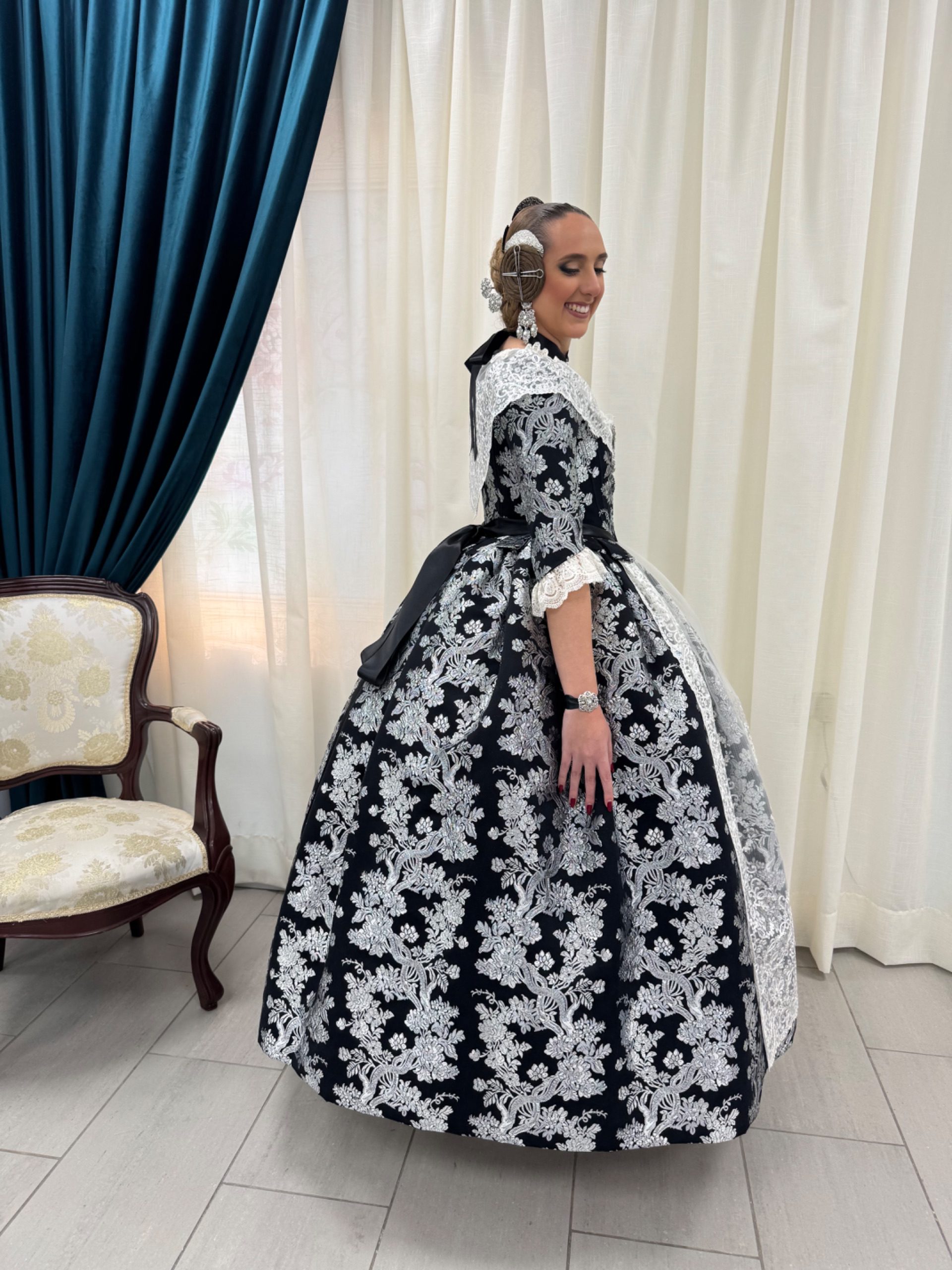 Traje de fallera hecho en Segles Indumentaria 