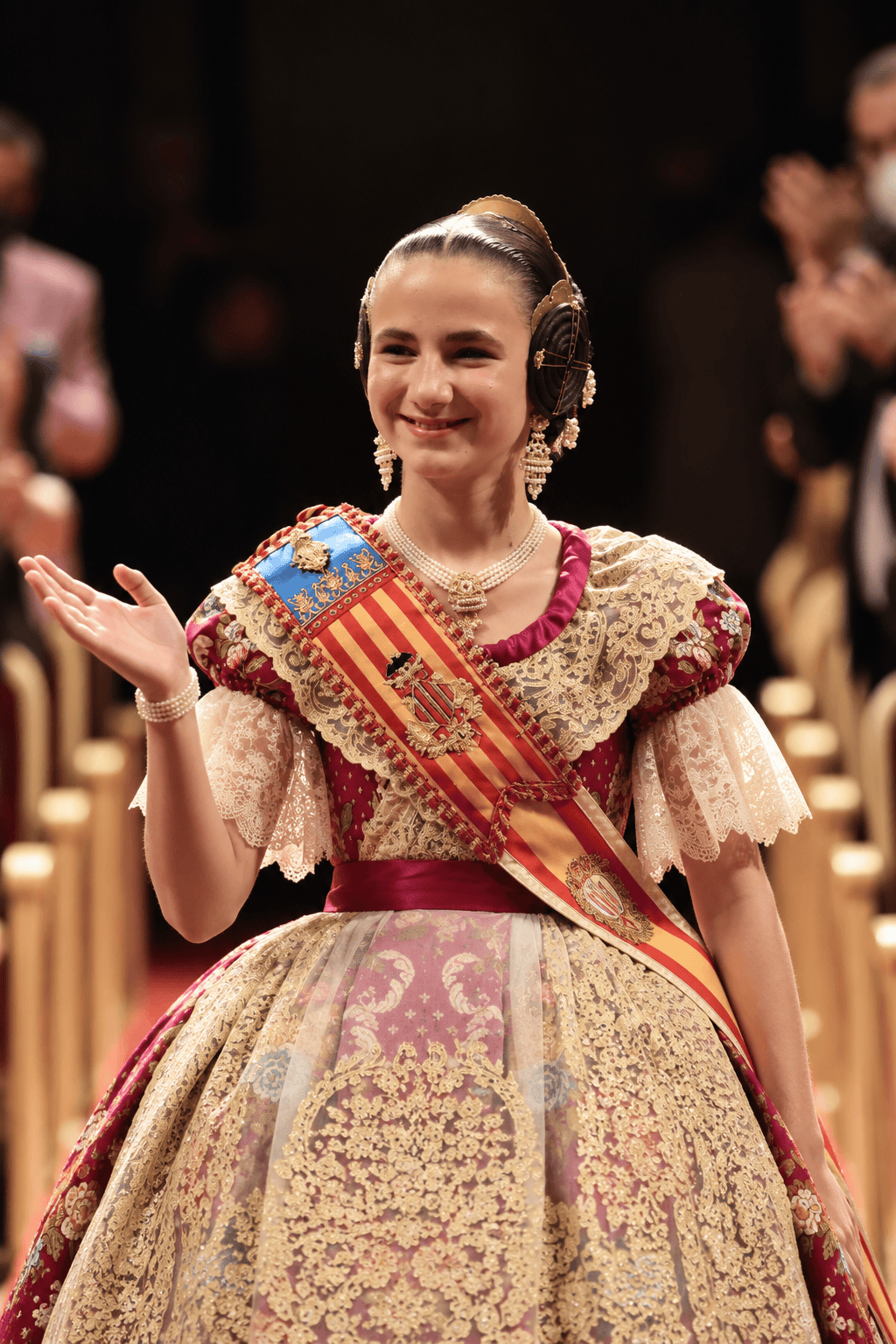 Nerea Lopez, FMI, vestida por Segles Indumentaria 