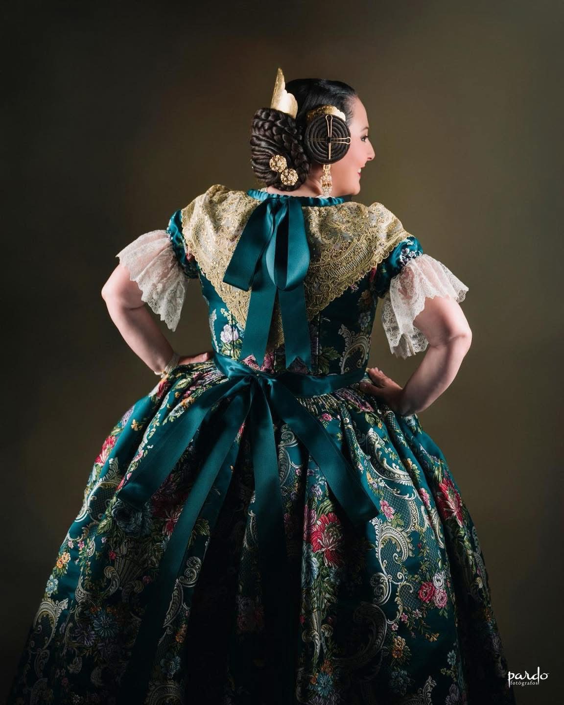 Fallera Mayor vestida por Segles Indumentaria 